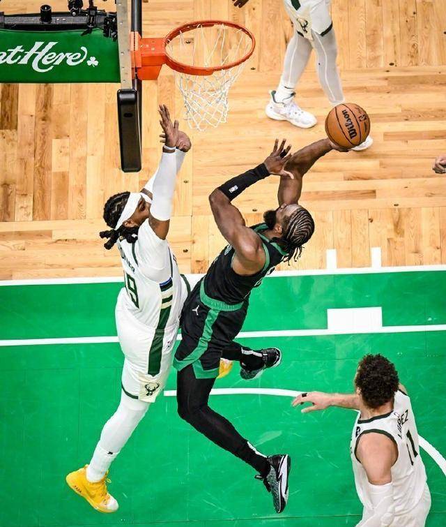 凯尔特人险胜雄鹿,西亚卡姆惊艳四座 凯尔特人险胜雄鹿,西亚卡姆惊艳四座