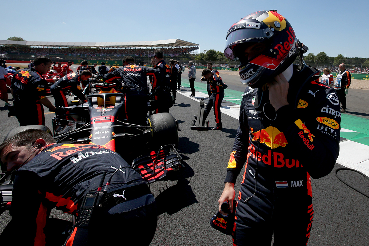 雷诺车队完胜索伯车队，周冠宇点燃赛场