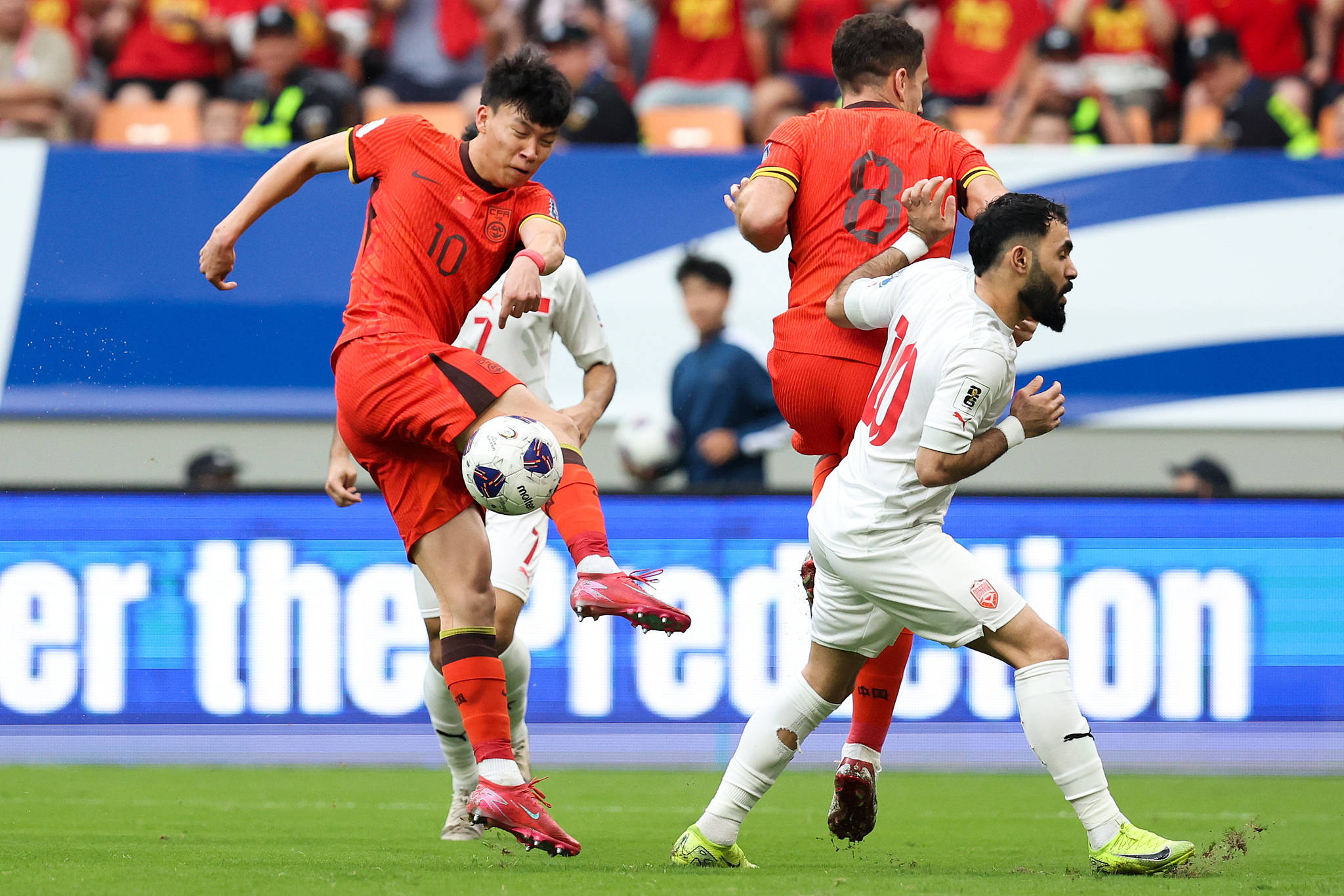 国足夺冠赛事完美收官，历史性的胜利让人震撼