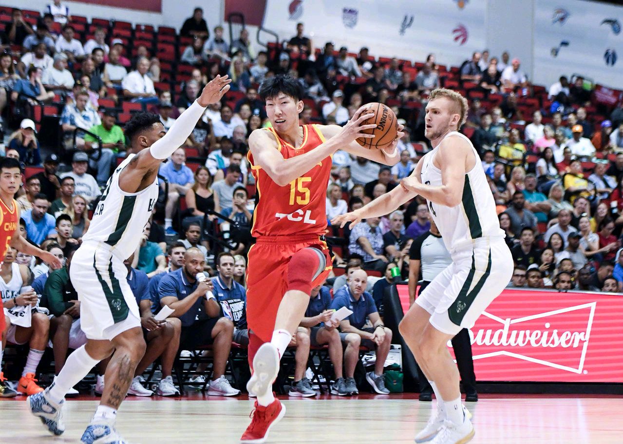 爱游戏大厅-浙江队鏖战雄鹿，郭艾伦高光表现