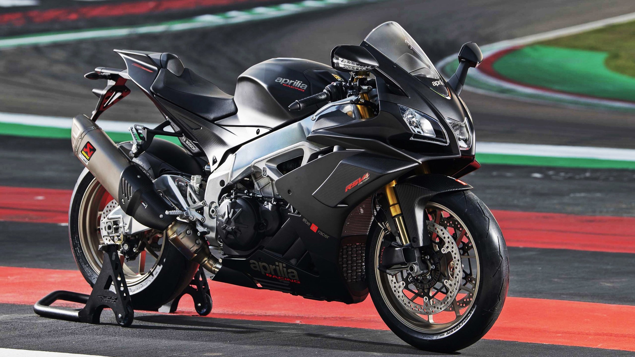 跨界统治力，约基奇在F1巴林揭幕战接管比赛如掘金终结老鹰般强势