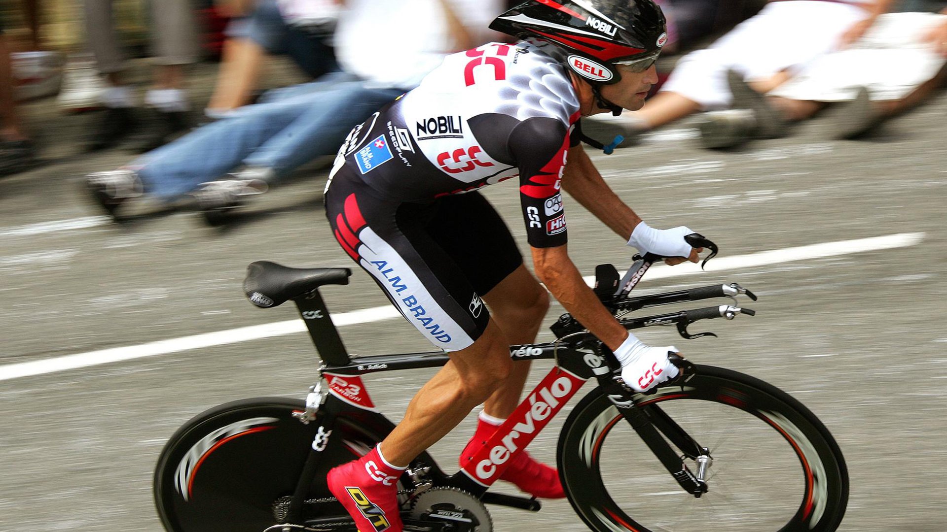 霓虹幻影与王者之心,马克西的街道制胜夜